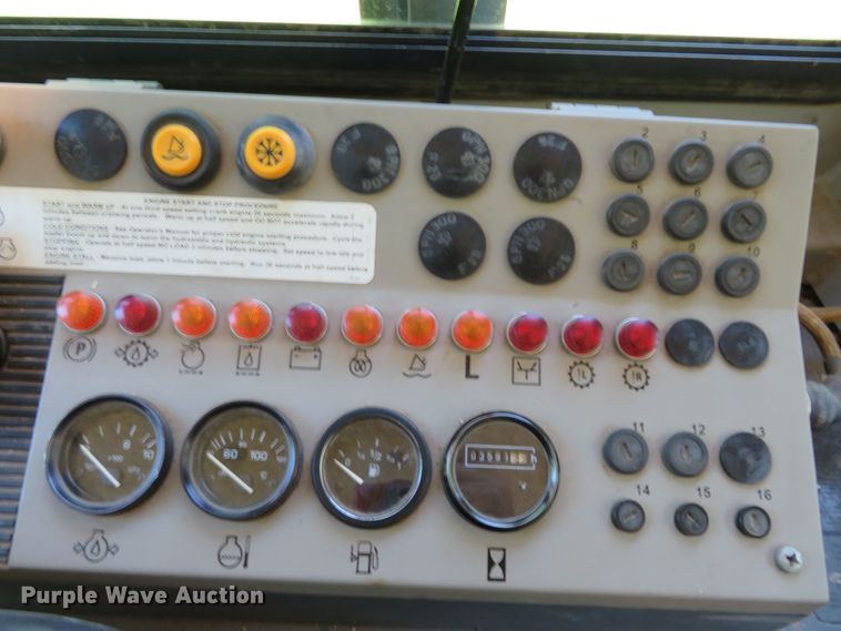 image for item DN7990 2004 John Deere 655C  track loader