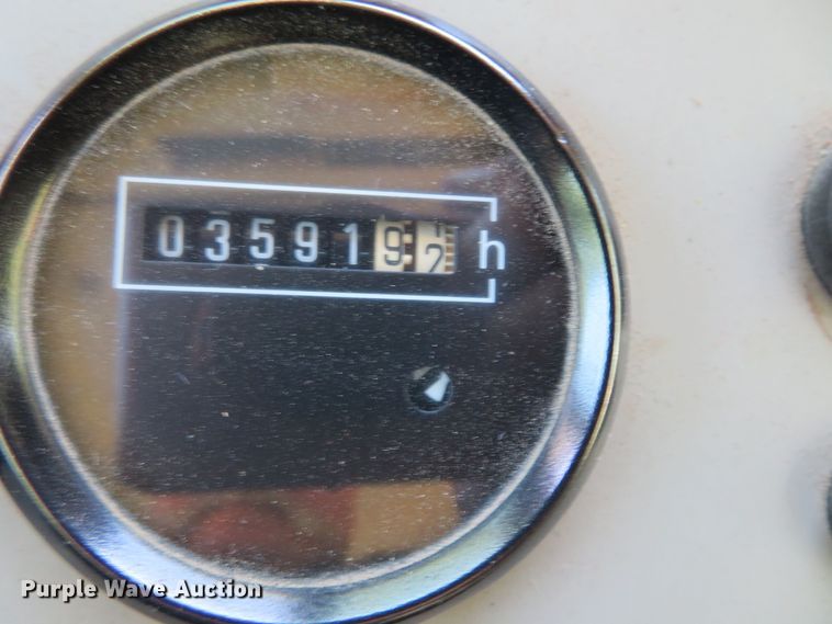 image for item DN7990 2004 John Deere 655C  track loader