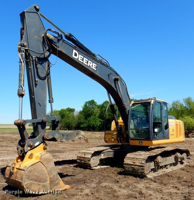 image for item DP4240 2011 John Deere 200DLC  excavator
