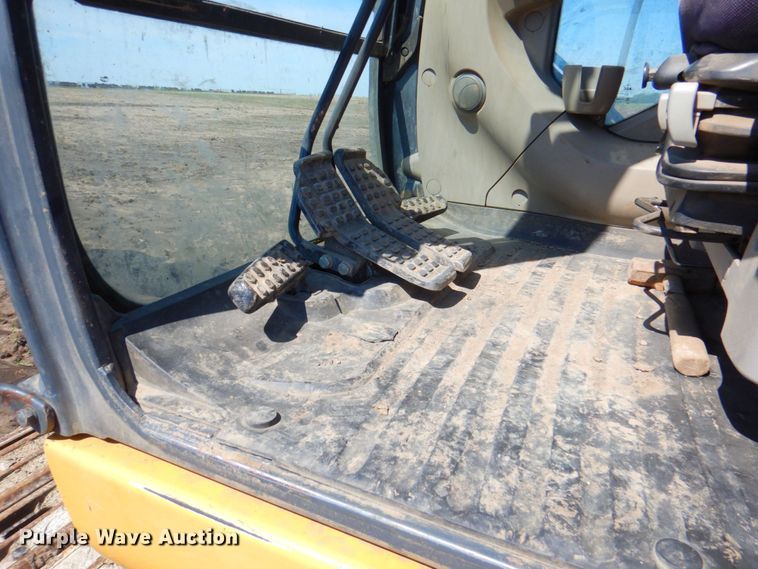 image for item DP4240 2011 John Deere 200DLC  excavator