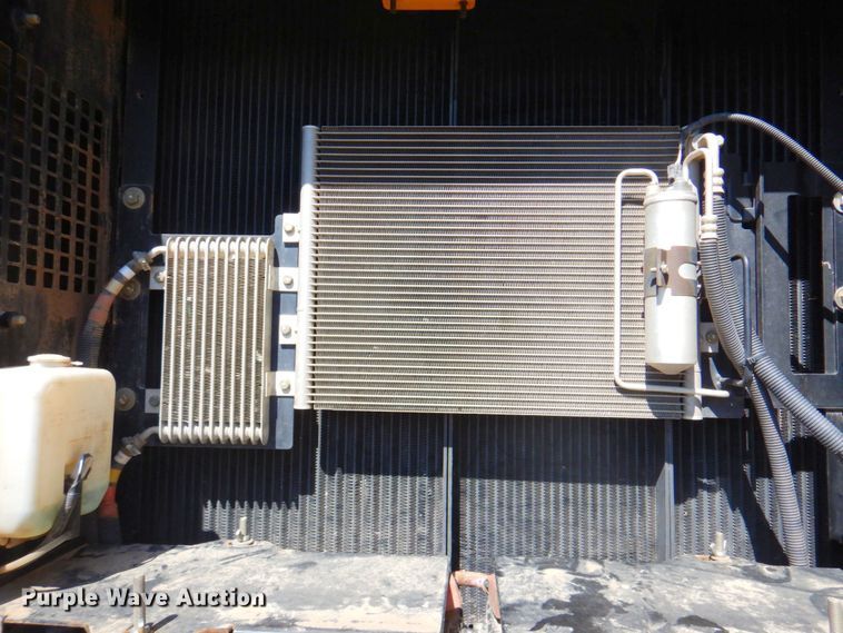 image for item DP4240 2011 John Deere 200DLC  excavator