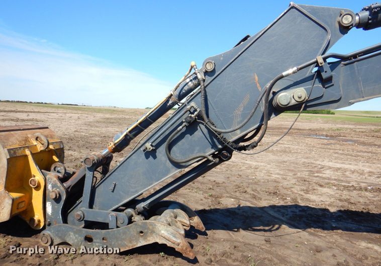image for item DP4240 2011 John Deere 200DLC  excavator