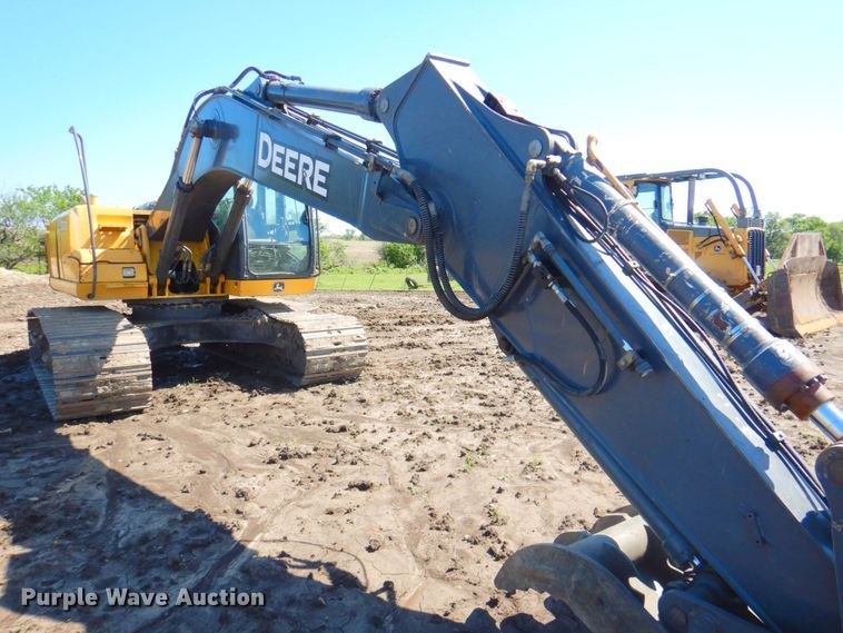 image for item DP4240 2011 John Deere 200DLC  excavator