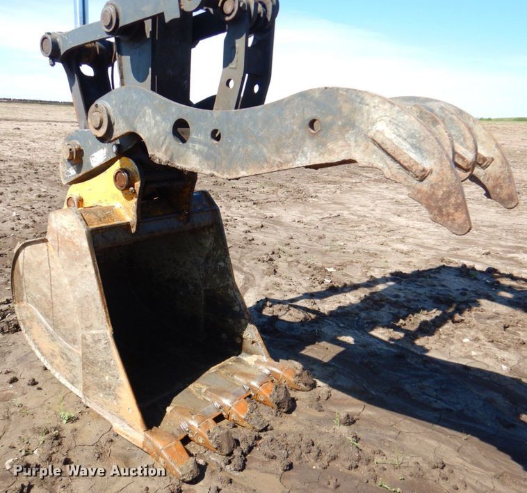 image for item DP4240 2011 John Deere 200DLC  excavator