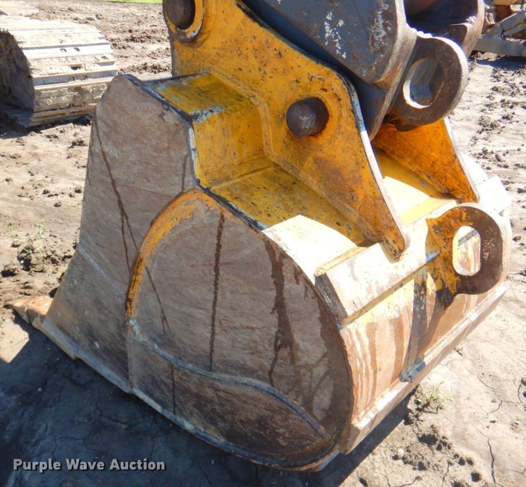 image for item DP4240 2011 John Deere 200DLC  excavator