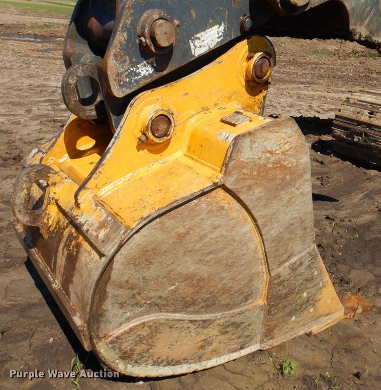 image for item DP4240 2011 John Deere 200DLC  excavator