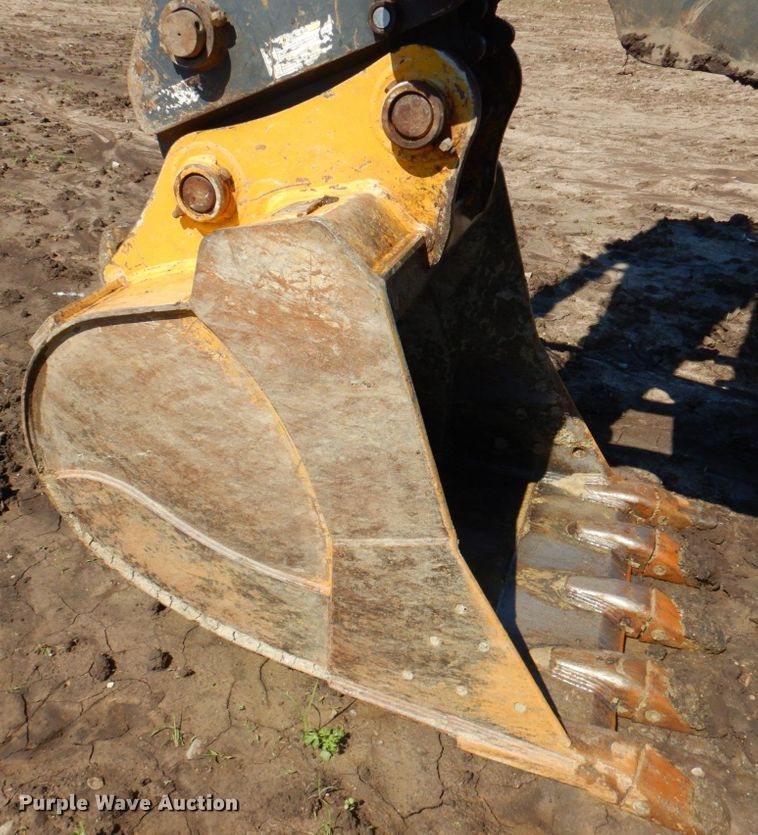 image for item DP4240 2011 John Deere 200DLC  excavator