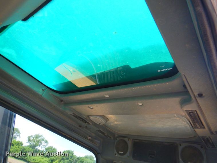 image for item DP4259 2004 Volvo EW180B  wheeled excavator