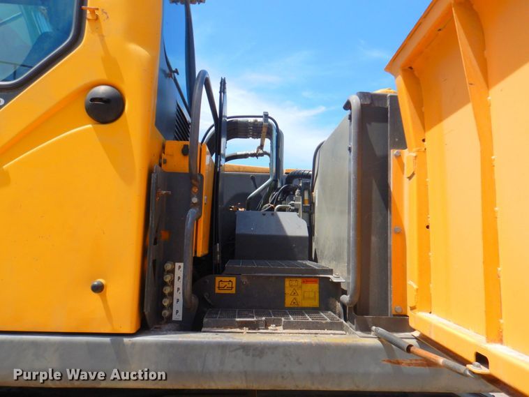 image for item DP4259 2004 Volvo EW180B  wheeled excavator