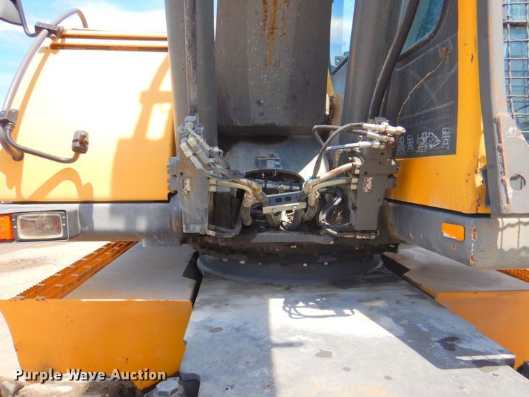 image for item DP4259 2004 Volvo EW180B  wheeled excavator