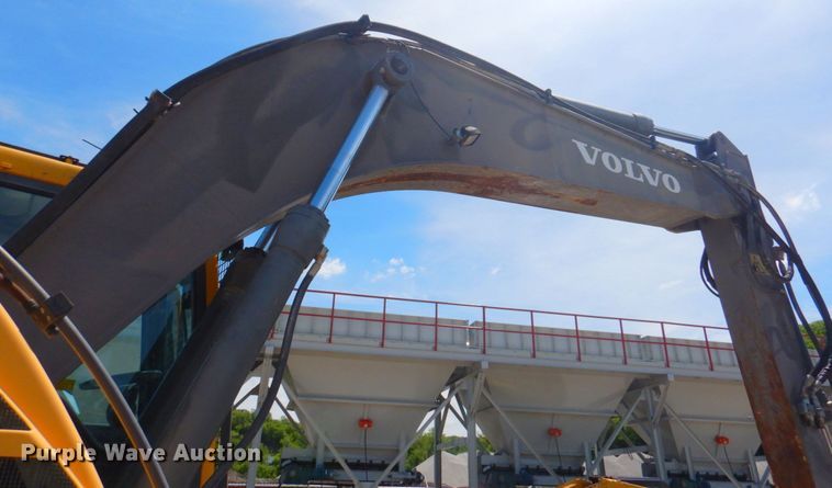 image for item DP4259 2004 Volvo EW180B  wheeled excavator