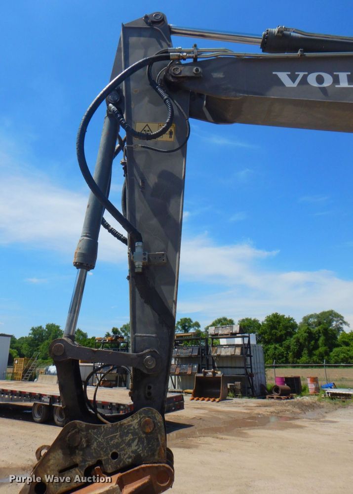 image for item DP4259 2004 Volvo EW180B  wheeled excavator