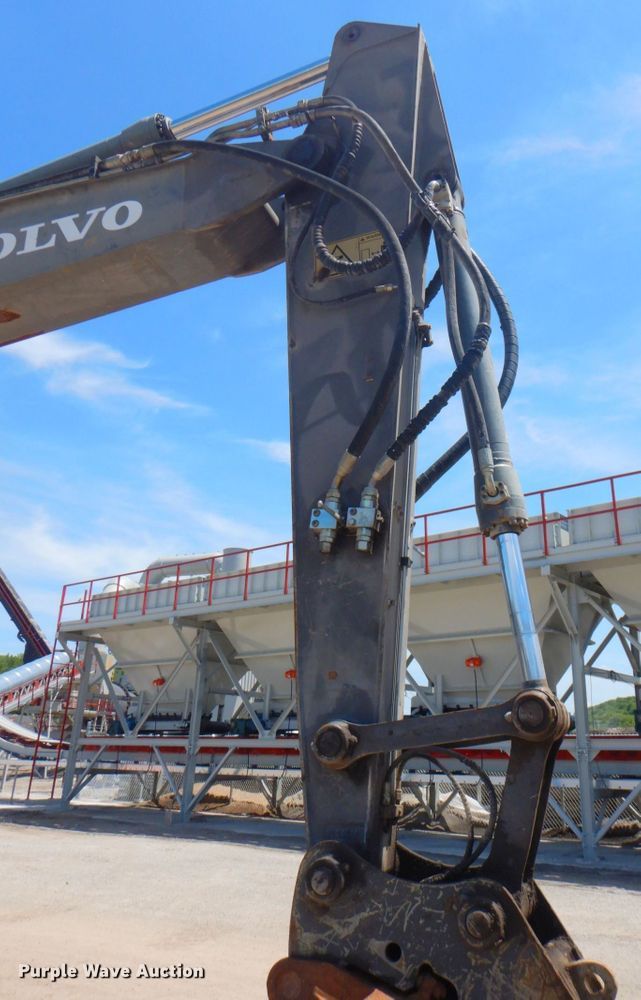 image for item DP4259 2004 Volvo EW180B  wheeled excavator