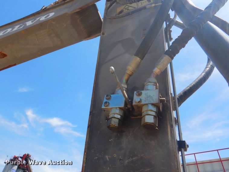 image for item DP4259 2004 Volvo EW180B  wheeled excavator