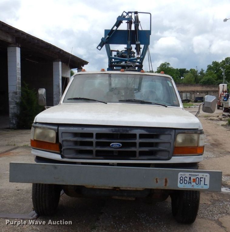 image for item DP5568 1997 Ford F450 Super Duty  drilling rig truck