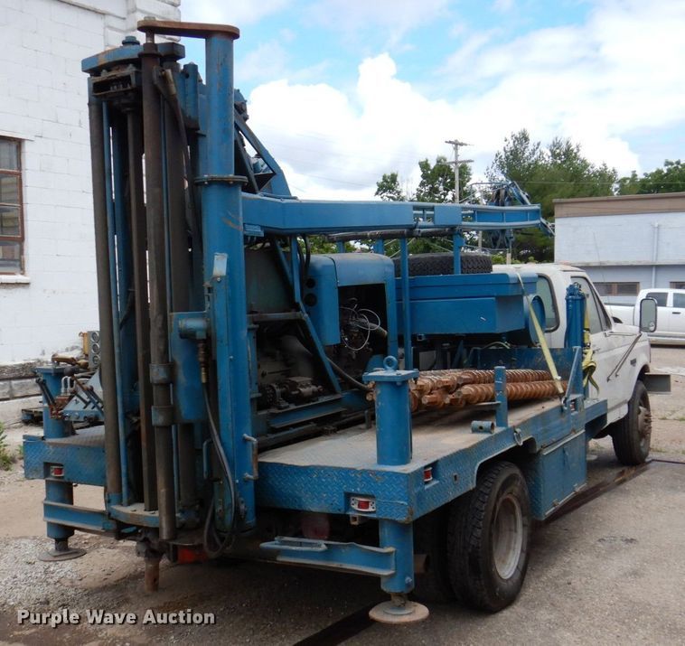 image for item DP5568 1997 Ford F450 Super Duty  drilling rig truck
