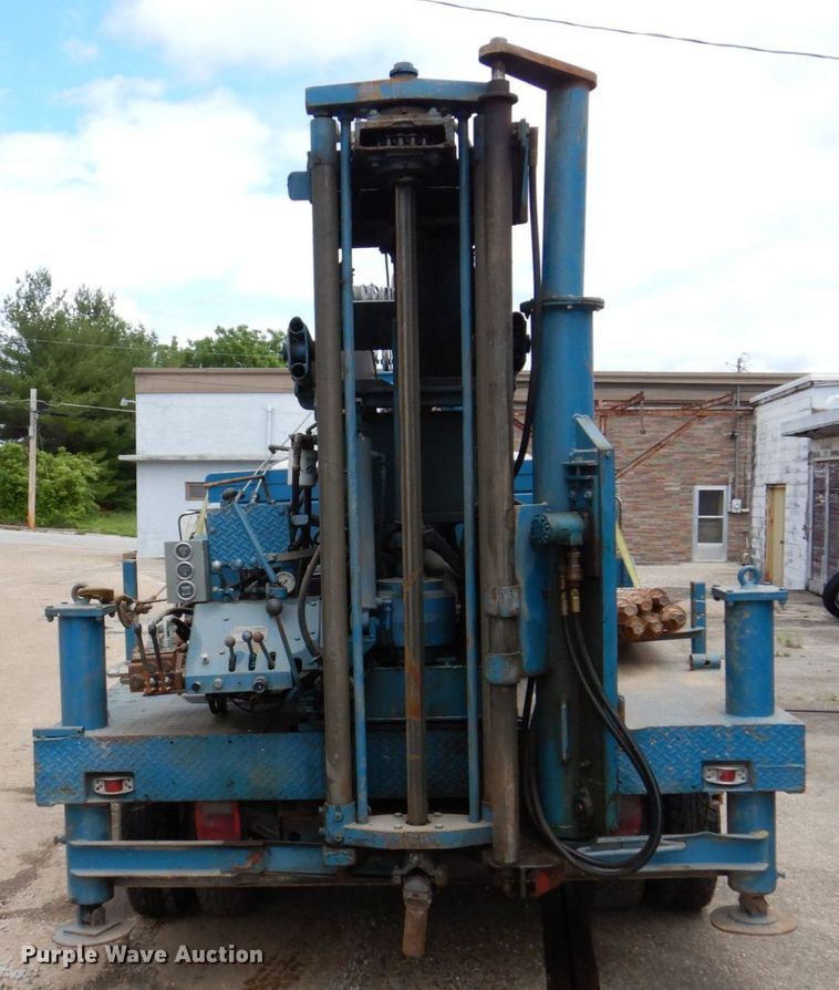 image for item DP5568 1997 Ford F450 Super Duty  drilling rig truck