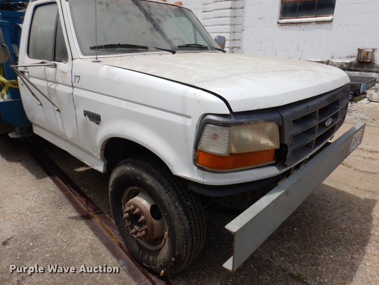 image for item DP5568 1997 Ford F450 Super Duty  drilling rig truck