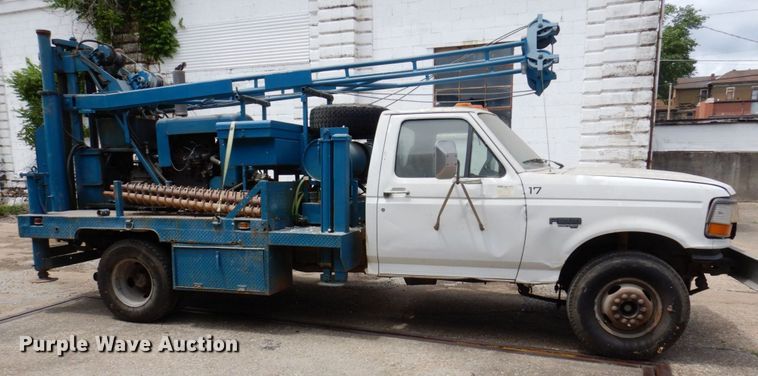 image for item DP5568 1997 Ford F450 Super Duty  drilling rig truck