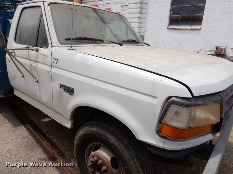 image for item DP5568 1997 Ford F450 Super Duty  drilling rig truck
