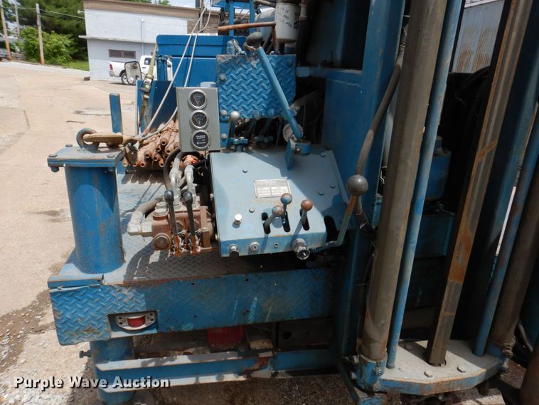 image for item DP5568 1997 Ford F450 Super Duty  drilling rig truck