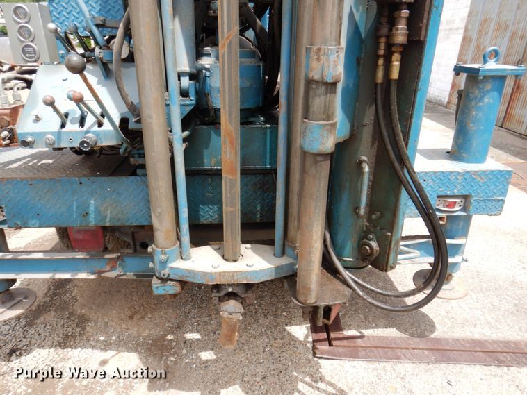 image for item DP5568 1997 Ford F450 Super Duty  drilling rig truck