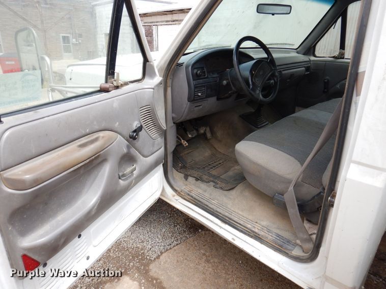 image for item DP5568 1997 Ford F450 Super Duty  drilling rig truck