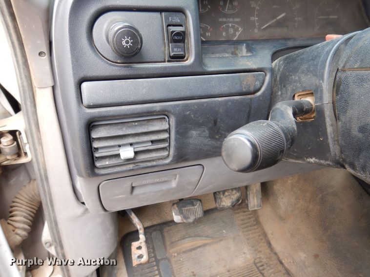 image for item DP5568 1997 Ford F450 Super Duty  drilling rig truck