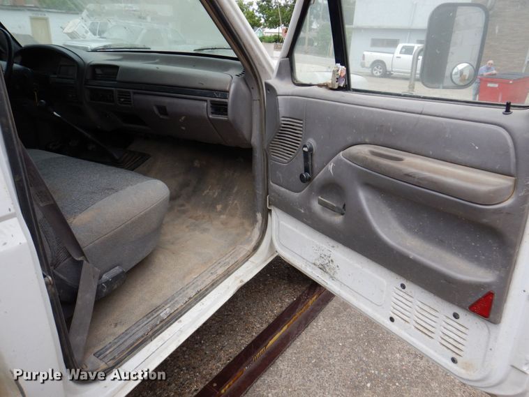 image for item DP5568 1997 Ford F450 Super Duty  drilling rig truck