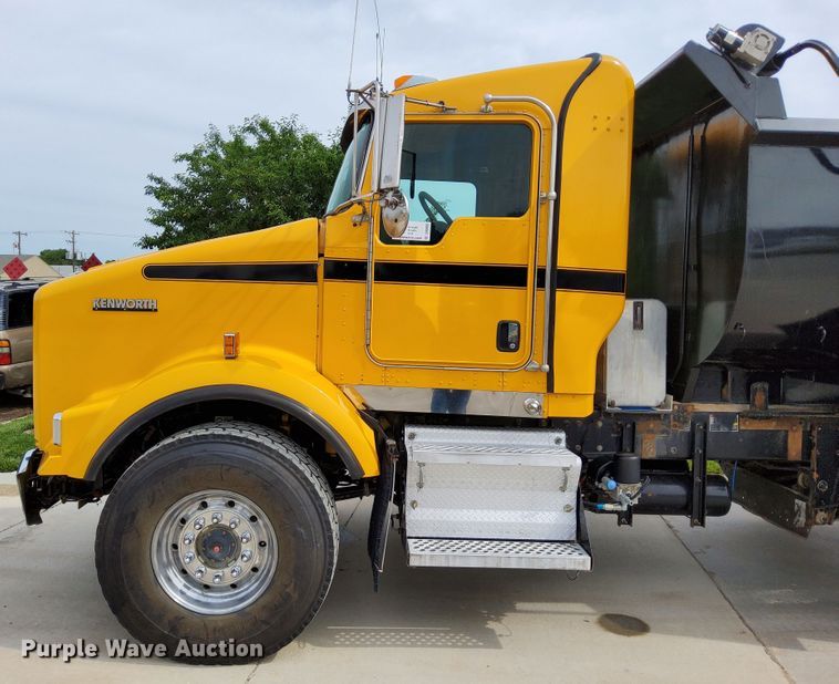 image for item DR0895 2007 Kenworth T800  dump truck