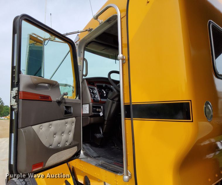 image for item DR0895 2007 Kenworth T800  dump truck