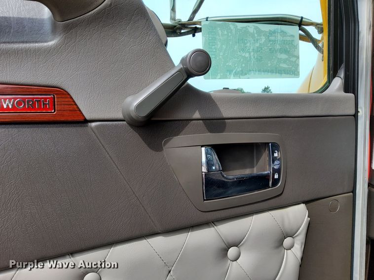 image for item DR0895 2007 Kenworth T800  dump truck