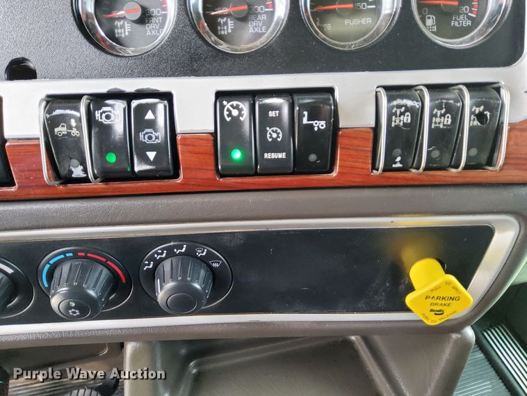 image for item DR0895 2007 Kenworth T800  dump truck