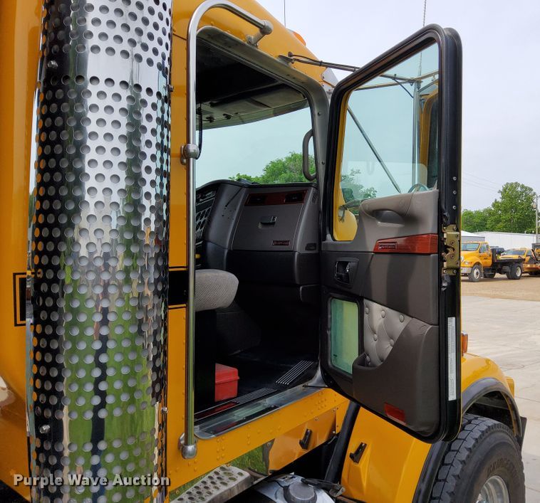 image for item DR0895 2007 Kenworth T800  dump truck