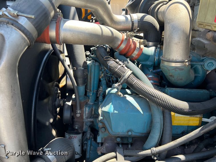 image for item DR1560 2002 International 4700  sign truck