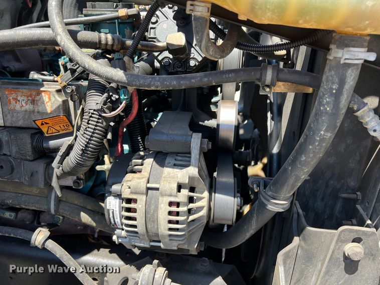 image for item DR1560 2002 International 4700  sign truck