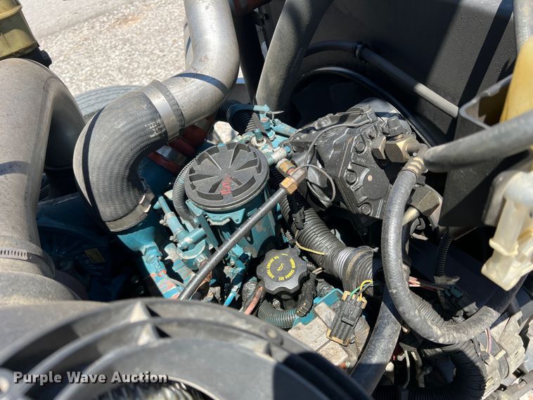 image for item DR1560 2002 International 4700  sign truck