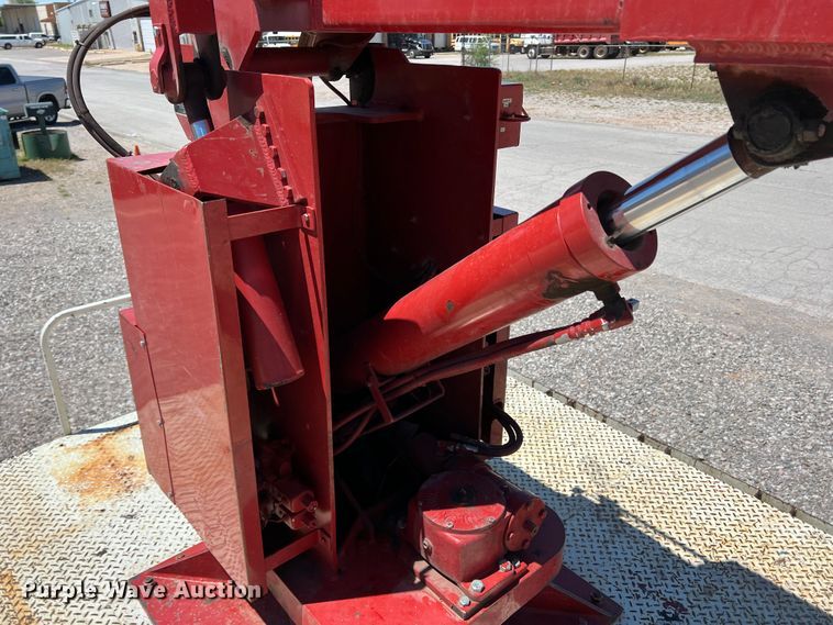 image for item DR1560 2002 International 4700  sign truck