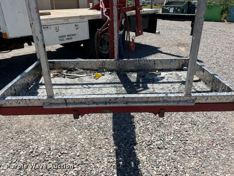 image for item DR1560 2002 International 4700  sign truck