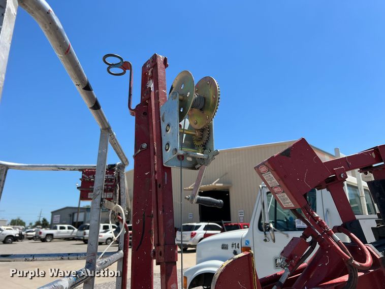 image for item DR1560 2002 International 4700  sign truck