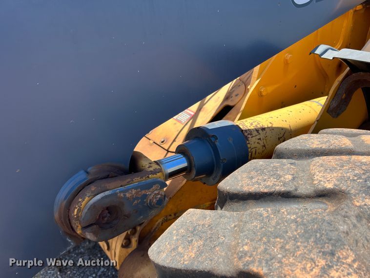 image for item DR1561 2005 John Deere 624J  wheel loader