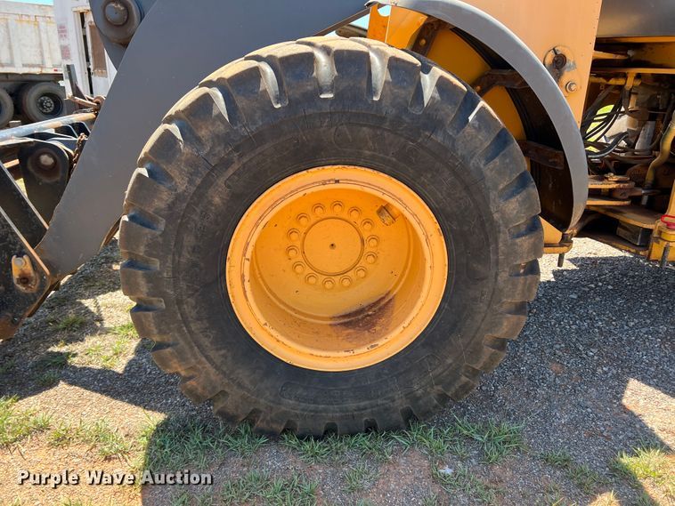 image for item DR1561 2005 John Deere 624J  wheel loader