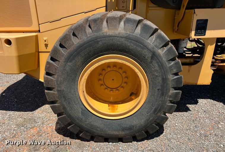 image for item DR1561 2005 John Deere 624J  wheel loader