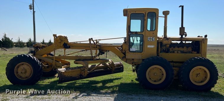 image for item DS8273 1958 Caterpillar 12  rigid frame motor grader