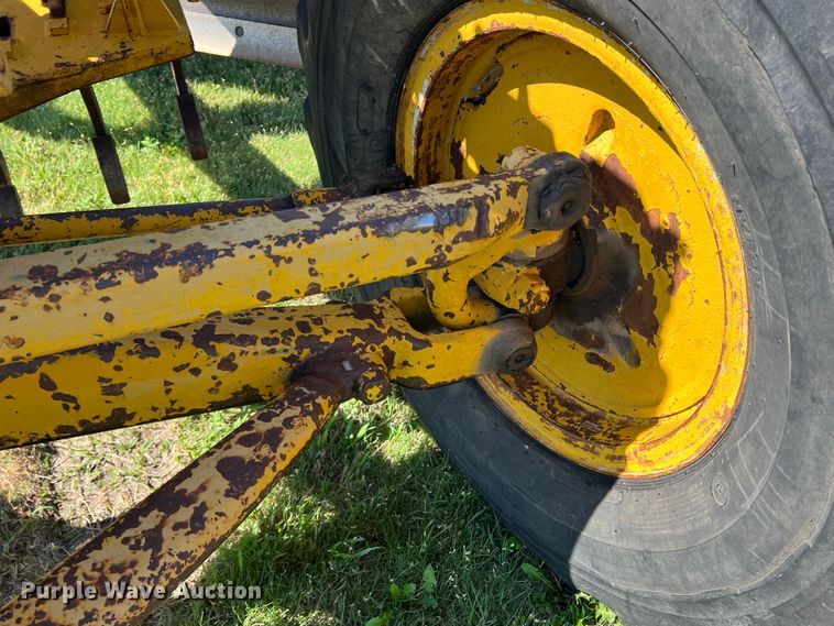 image for item DS8273 1958 Caterpillar 12  rigid frame motor grader