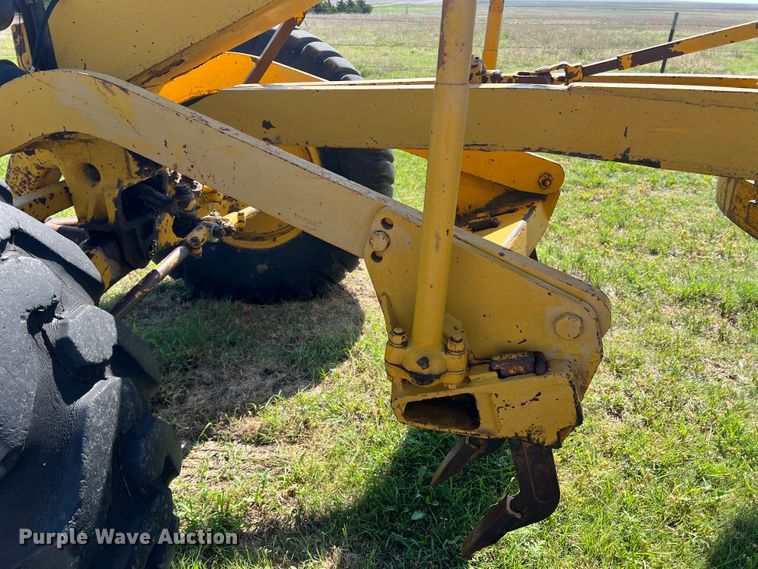 image for item DS8273 1958 Caterpillar 12  rigid frame motor grader