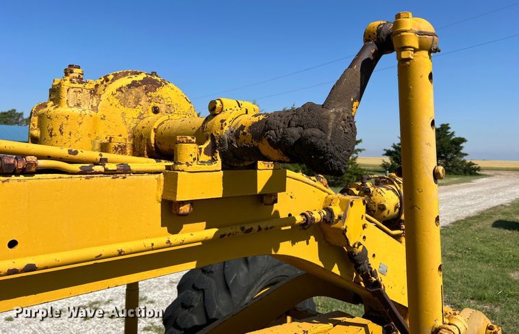 image for item DS8273 1958 Caterpillar 12  rigid frame motor grader