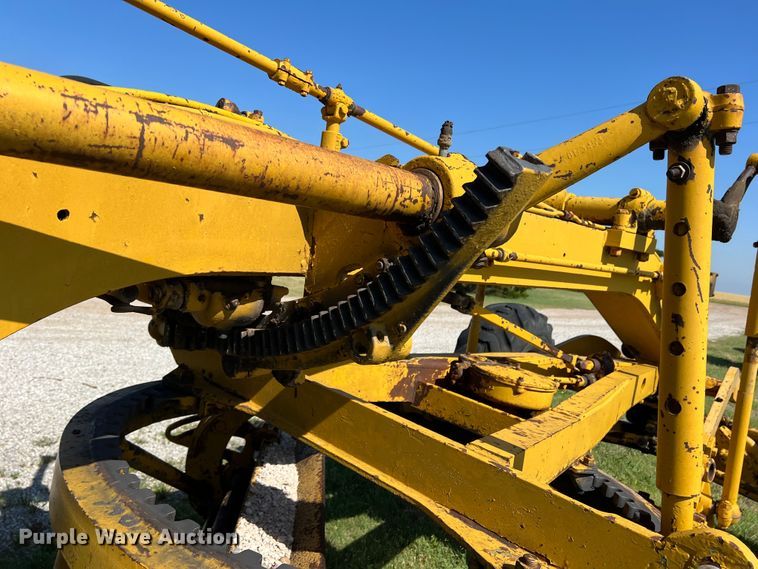 image for item DS8273 1958 Caterpillar 12  rigid frame motor grader