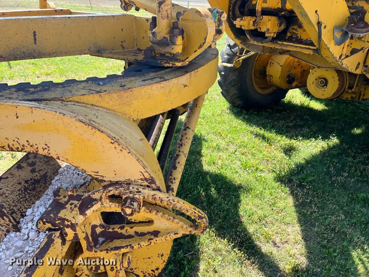 image for item DS8273 1958 Caterpillar 12  rigid frame motor grader