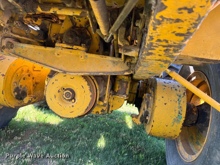 image for item DS8273 1958 Caterpillar 12  rigid frame motor grader